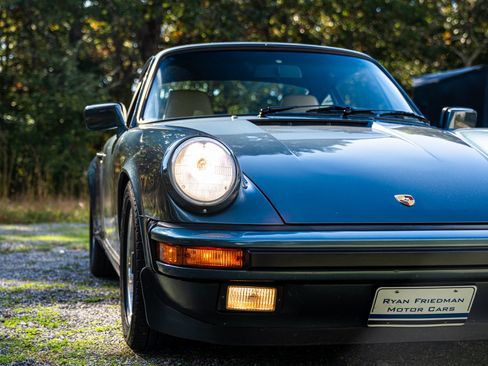 Used 1987 Porsche 911 Carrera RWD image 3