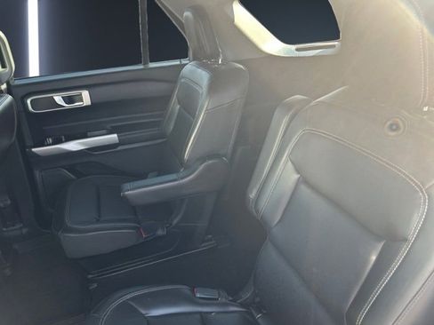 Used 2022 Ford Explorer XLT w/ Equipment Group 202A image 14