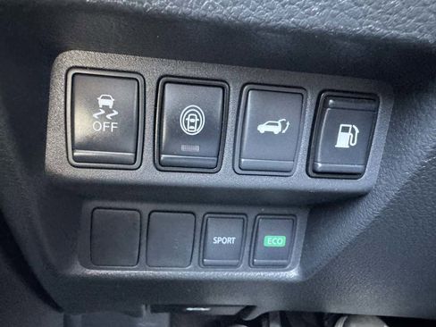 Used 2019 Nissan Rogue SV FWD image 25