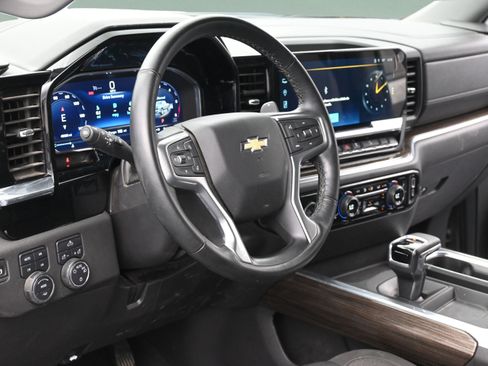 Used 2024 Chevrolet Silverado 1500 LT w/ Z71 Off-Road Package AWD/4WD image 12