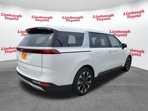 Used 2024 Kia Carnival EX FWD image 23