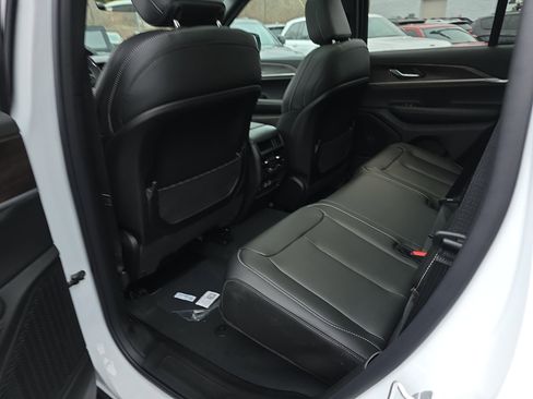 New 2025 Jeep Grand Cherokee Limited image 14