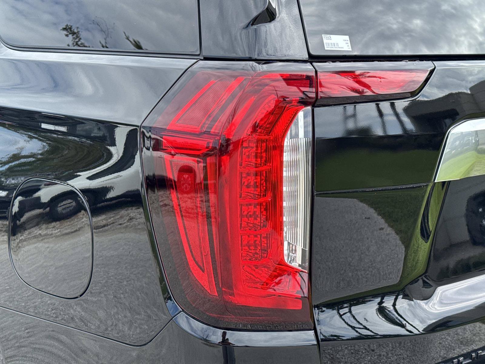Used 2024 GMC Yukon Denali w/ Advanced Technology Package AWD/4WD image 11