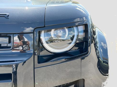 New 2026 Land Rover Defender 110 X-Dynamic SE image 9