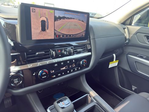 New 2026 Nissan Pathfinder SL AWD/4WD image 21