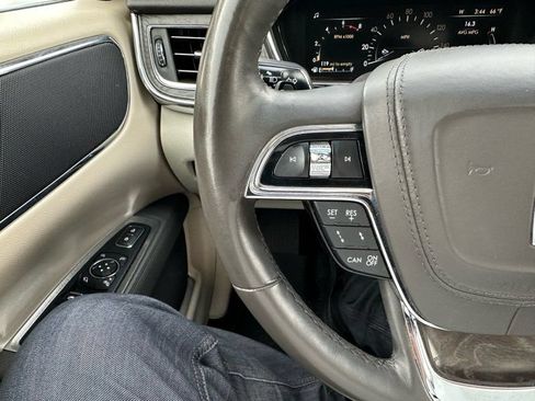 Used 2019 Lincoln Continental Select w/ Continental Climate Package AWD/4WD image 17