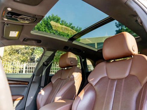 Used 2018 Audi Q5 Prestige w/ Prestige Package image 6