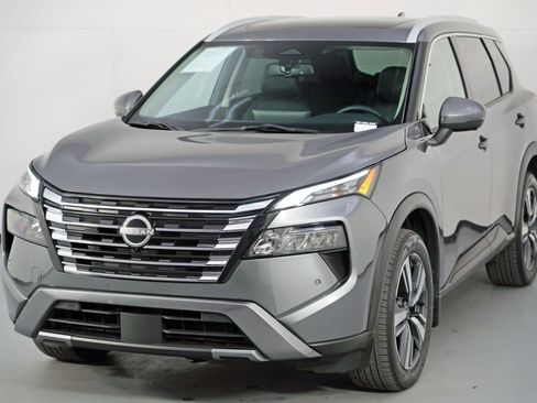 Used 2024 Nissan Rogue SL w/ SL Premium Package image 48