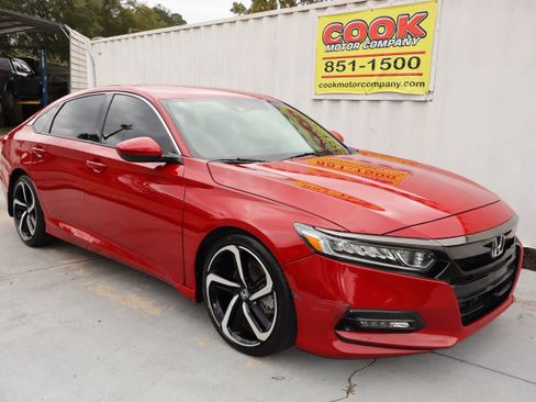 Used 2018 Honda Accord Sport image 4