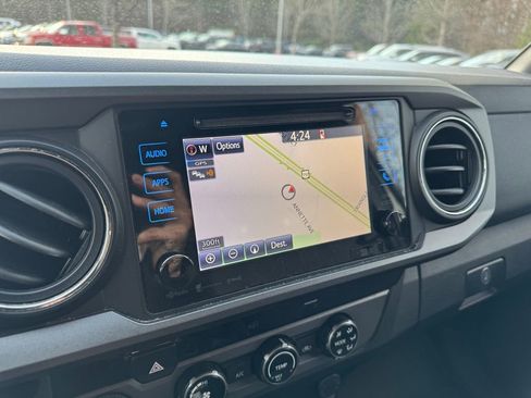 Used 2017 Toyota Tacoma TRD Sport image 4