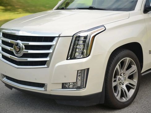 Used 2015 Cadillac Escalade Premium AWD/4WD image 19