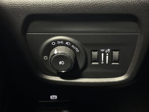 Used 2023 Jeep Grand Cherokee Overland w/ Adv Protech Group III AWD/4WD image 19