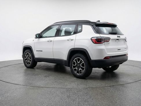 Used 2025 Jeep Compass Trailhawk AWD/4WD image 6