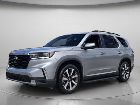 Certified 2024 Honda Pilot Touring image 9