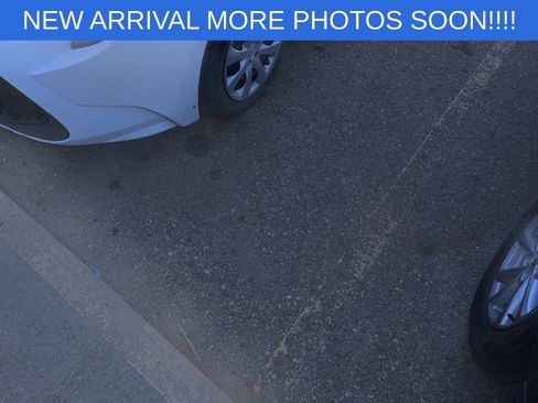 Used 2020 Toyota Corolla LE image 3