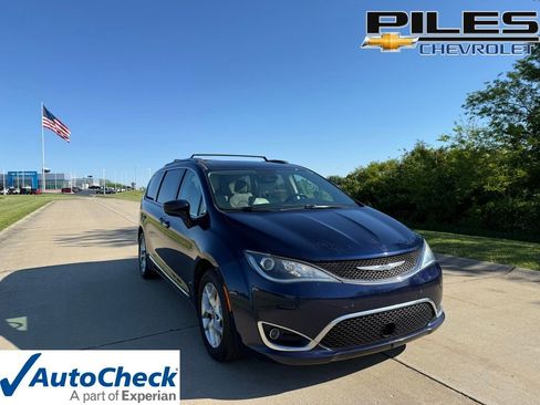 Used 2019 Chrysler Pacifica Touring-L Plus w/ Advanced Safetytec Group FWD image 1
