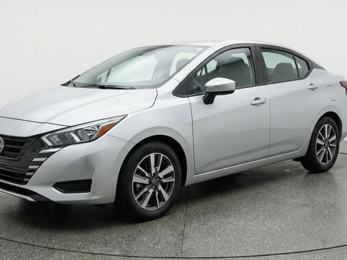 Used 2025 Nissan Versa SV FWD image 3