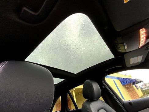 Used 2021 Mercedes-Benz GLC 300 4MATIC image 15