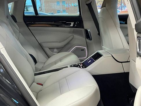 Used 2022 Porsche Panamera 4S w/ Premium Package image 28