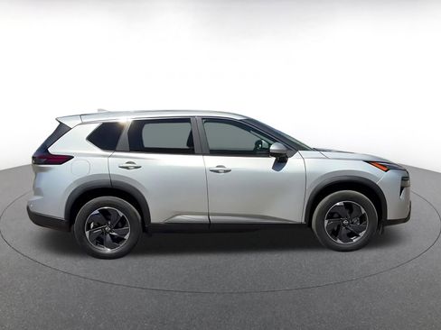 Used 2025 Nissan Rogue SV AWD/4WD image 16