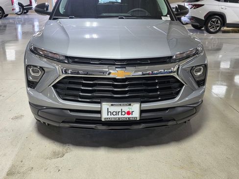 Used 2025 Chevrolet TrailBlazer LS w/ LS Convenience Package AWD/4WD image 9