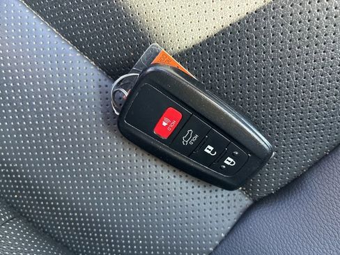 Used 2021 Toyota Highlander Limited image 25