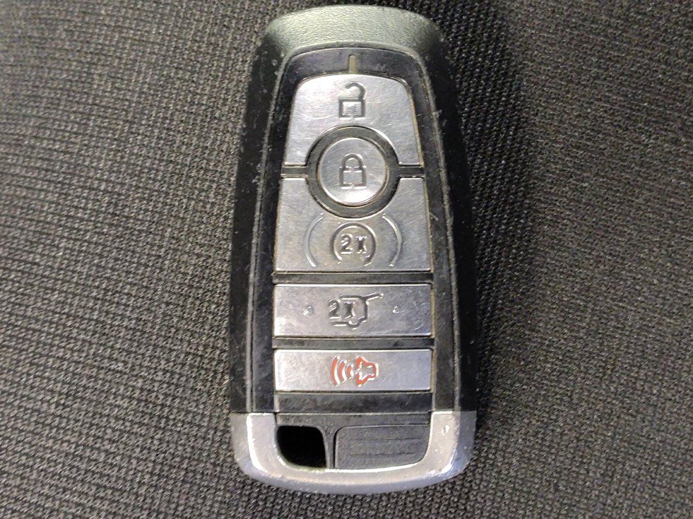 Used 2018 Ford Expedition XLT w/ Equipment Group 202A RWD image 32