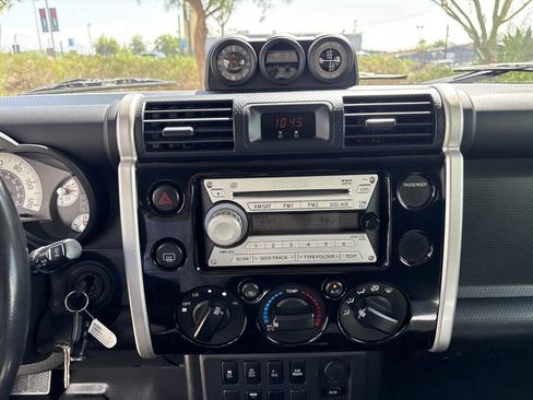 Used 2010 Toyota FJ Cruiser 4WD image 21