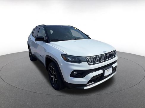Used 2025 Jeep Compass Limited AWD/4WD image 2