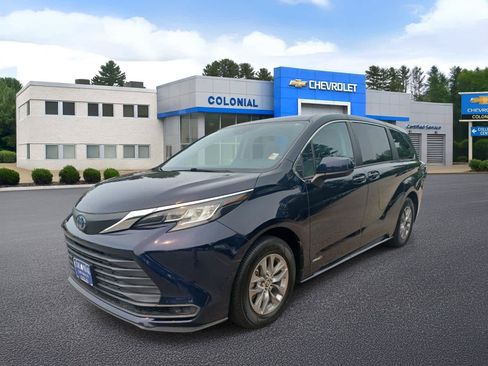 Used 2021 Toyota Sienna LE AWD/4WD image 1