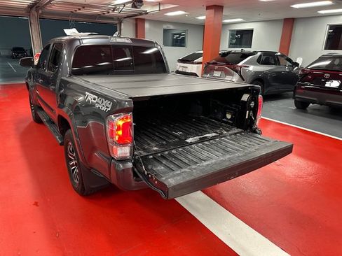 Used 2022 Toyota Tacoma TRD Sport AWD/4WD image 26