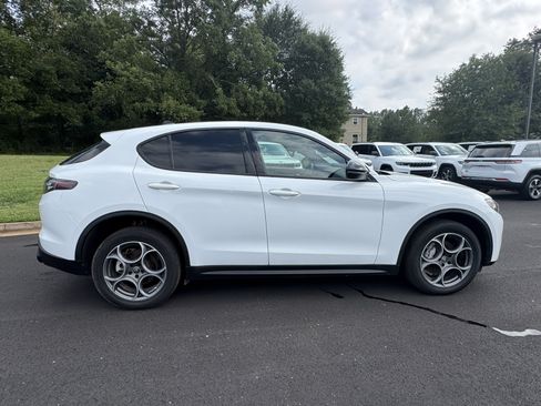 Used 2025 Alfa Romeo Stelvio Sprint AWD/4WD image 4