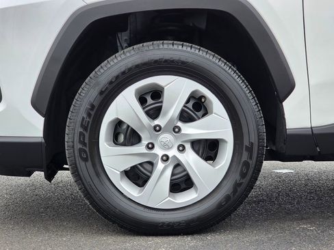 Used 2024 Toyota RAV4 LE image 9