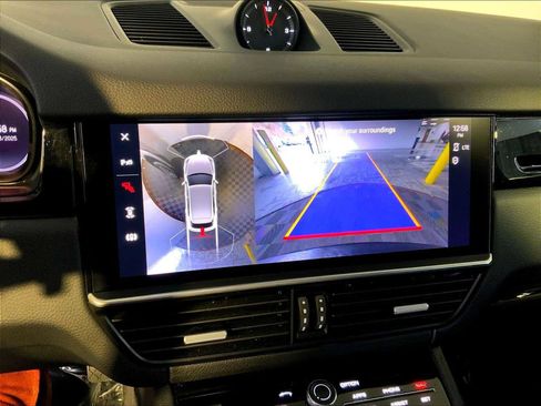 Certified 2022 Porsche Cayenne image 31