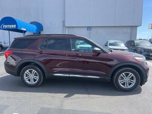 Used 2022 Ford Explorer XLT AWD/4WD image 4