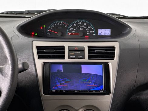 Used 2010 Toyota Yaris Sedan image 28