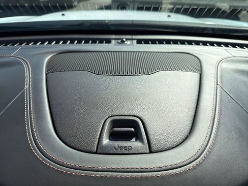 Used 2018 Jeep Cherokee Overland w/ Technology Group image 38