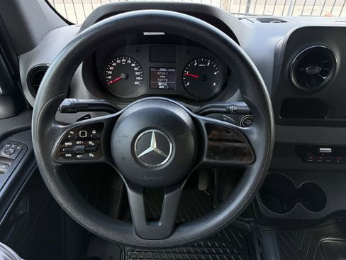 Used 2021 Mercedes-Benz Sprinter 2500 image 31