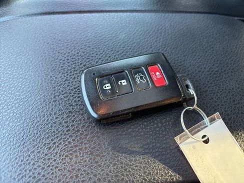 Used 2018 Toyota Highlander XLE image 52