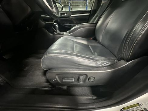 Used 2017 Toyota Highlander XLE AWD/4WD image 18