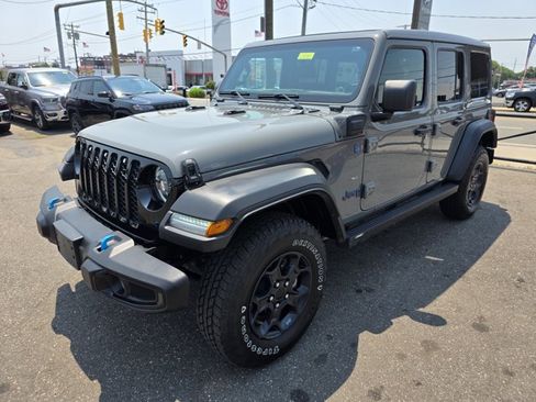 Used 2023 Jeep Wrangler Unlimited AWD/4WD image 2