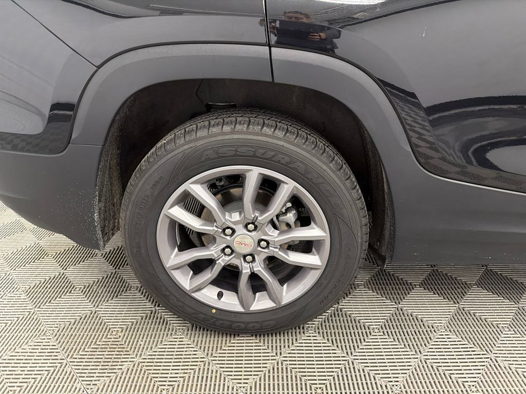 Used 2024 GMC Terrain SLT AWD/4WD image 19