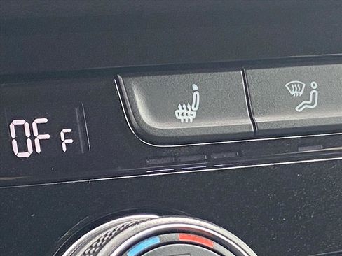 Certified 2024 Volkswagen Taos SE image 13