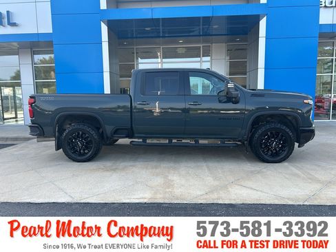 Used 2025 Chevrolet Silverado 2500 LTZ w/ LTZ Plus Package AWD/4WD image 3