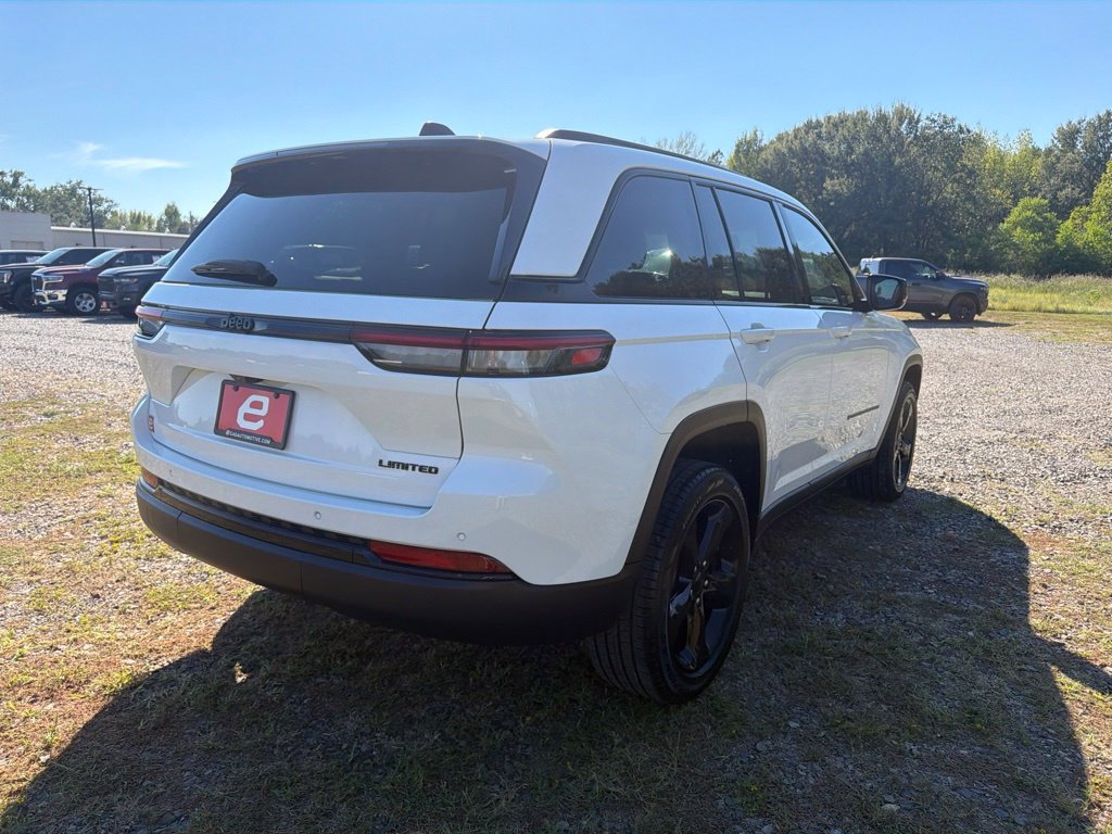 Used 2023 Jeep Grand Cherokee Limited w/ Black Appearance Package RWD image 8