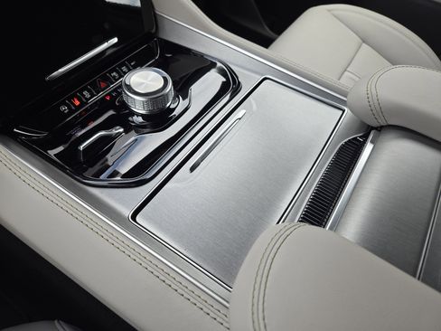 New 2026 Jeep Grand Wagoneer Limited AWD/4WD image 17