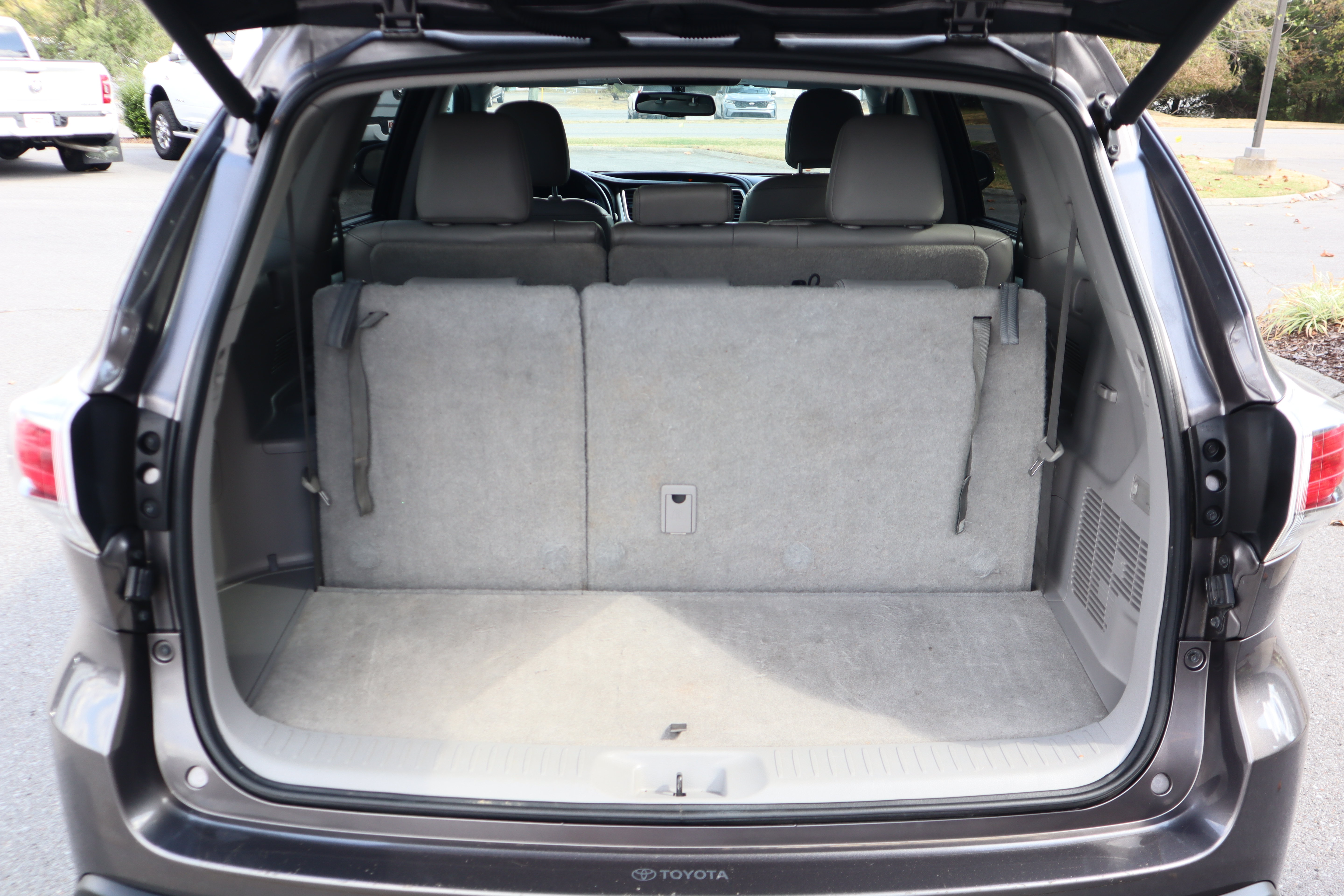 Used 2015 Toyota Highlander XLE FWD image 33