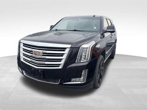 Used 2018 Cadillac Escalade Platinum AWD/4WD image 2