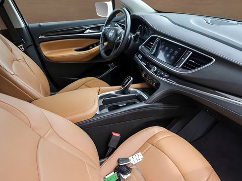 Used 2019 Buick Enclave Essence FWD image 29
