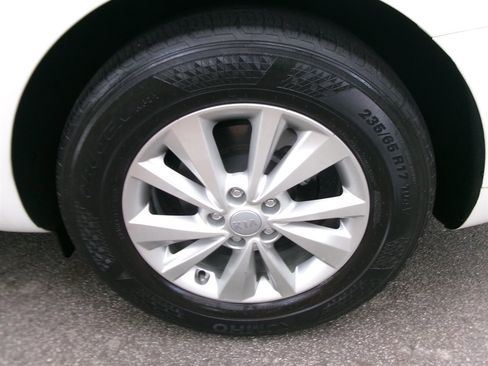 Used 2018 Kia Sedona L image 54